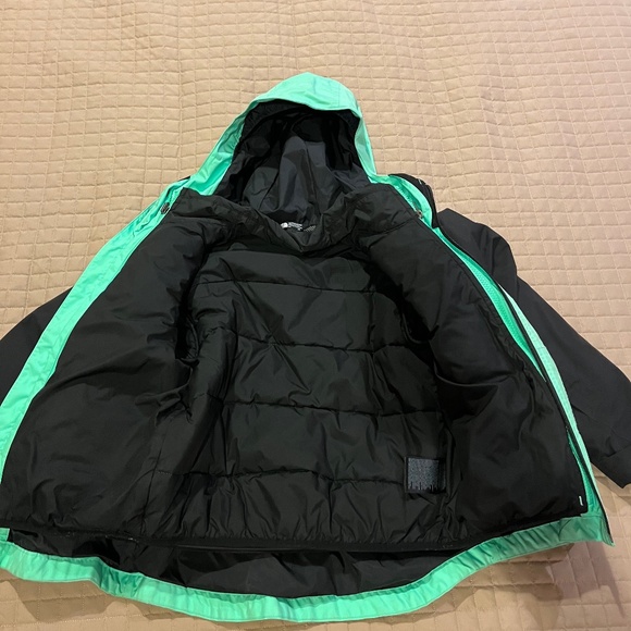 The North Face Boys Ski Winter Jacket (size 7/8) - Picture 4 of 7